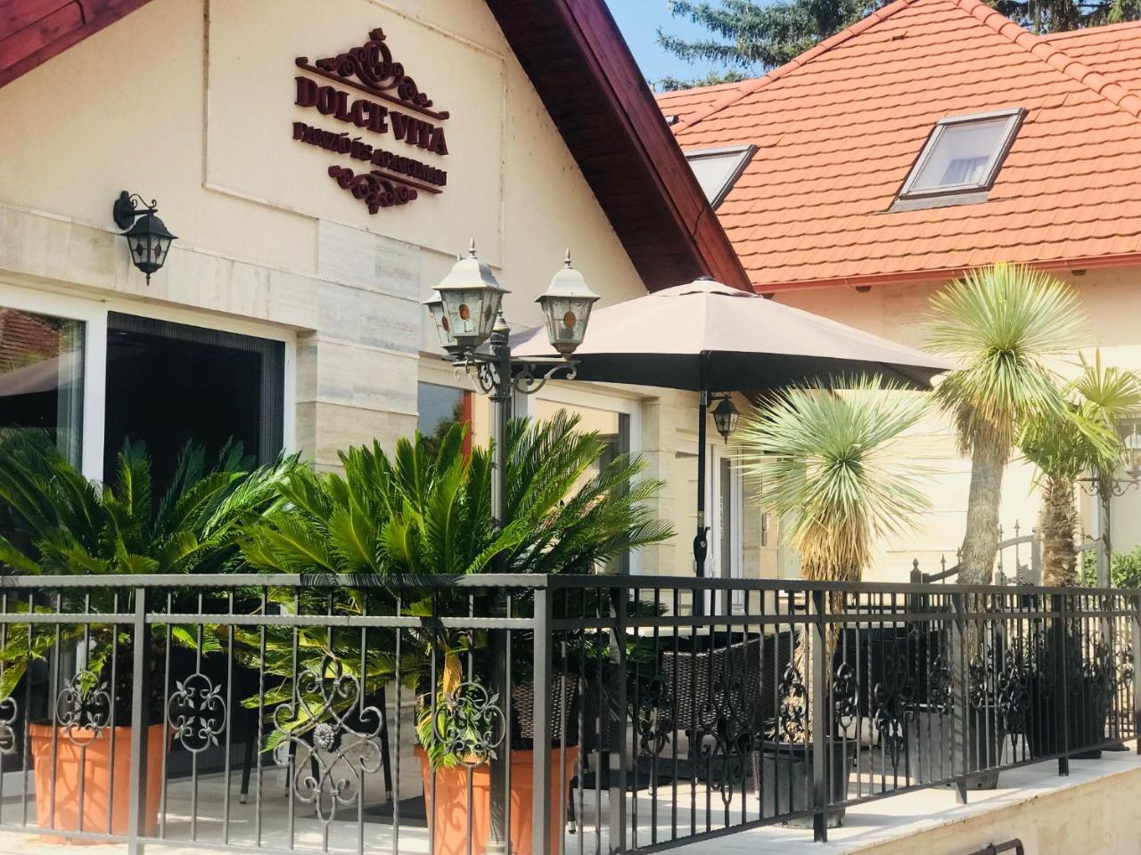 Hotel Dolce Vita Balatonkenese Exteriör bild